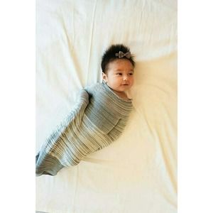 Grey Swaddelini swaddle size large like new